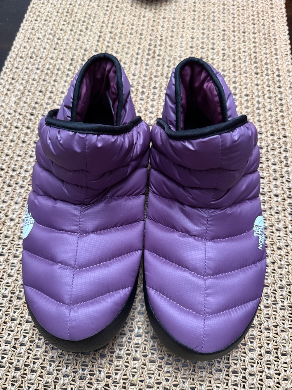 Brand New The North Face Womenโs Thermoball Traction Booties Slippers Size 7